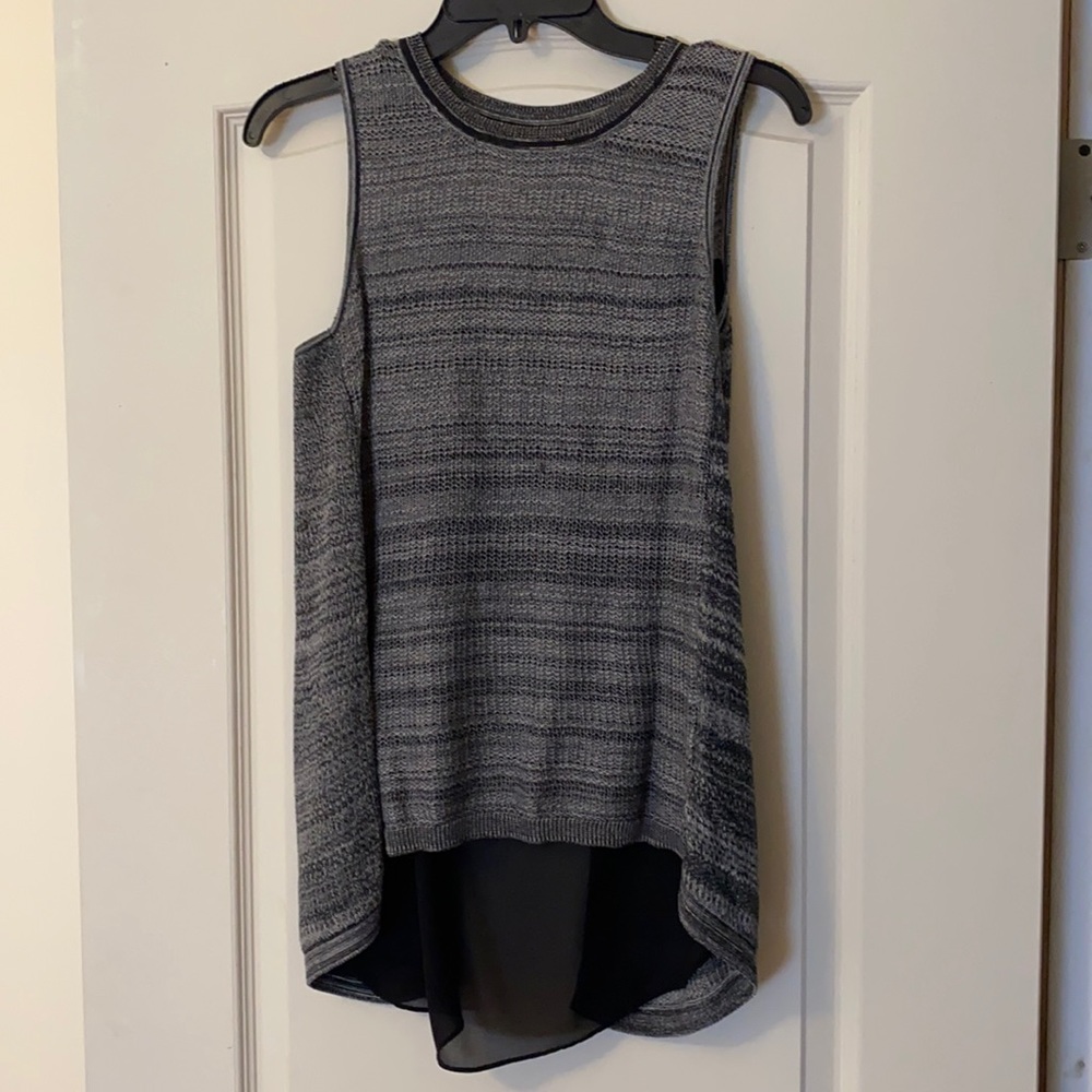 Simply Vera sleeveless black & white top sz. small